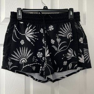 Athleta Size 4 Womens Baja Board Shorts Black White Floral Front & Back Pockets